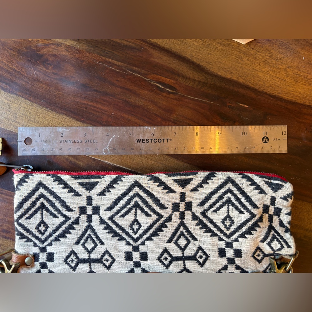 Vaalbara Crossbody Bag - Picture 6 of 7